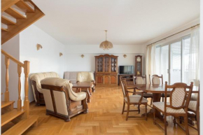 Sobieskiego Spacious 4-bedroom Aparment